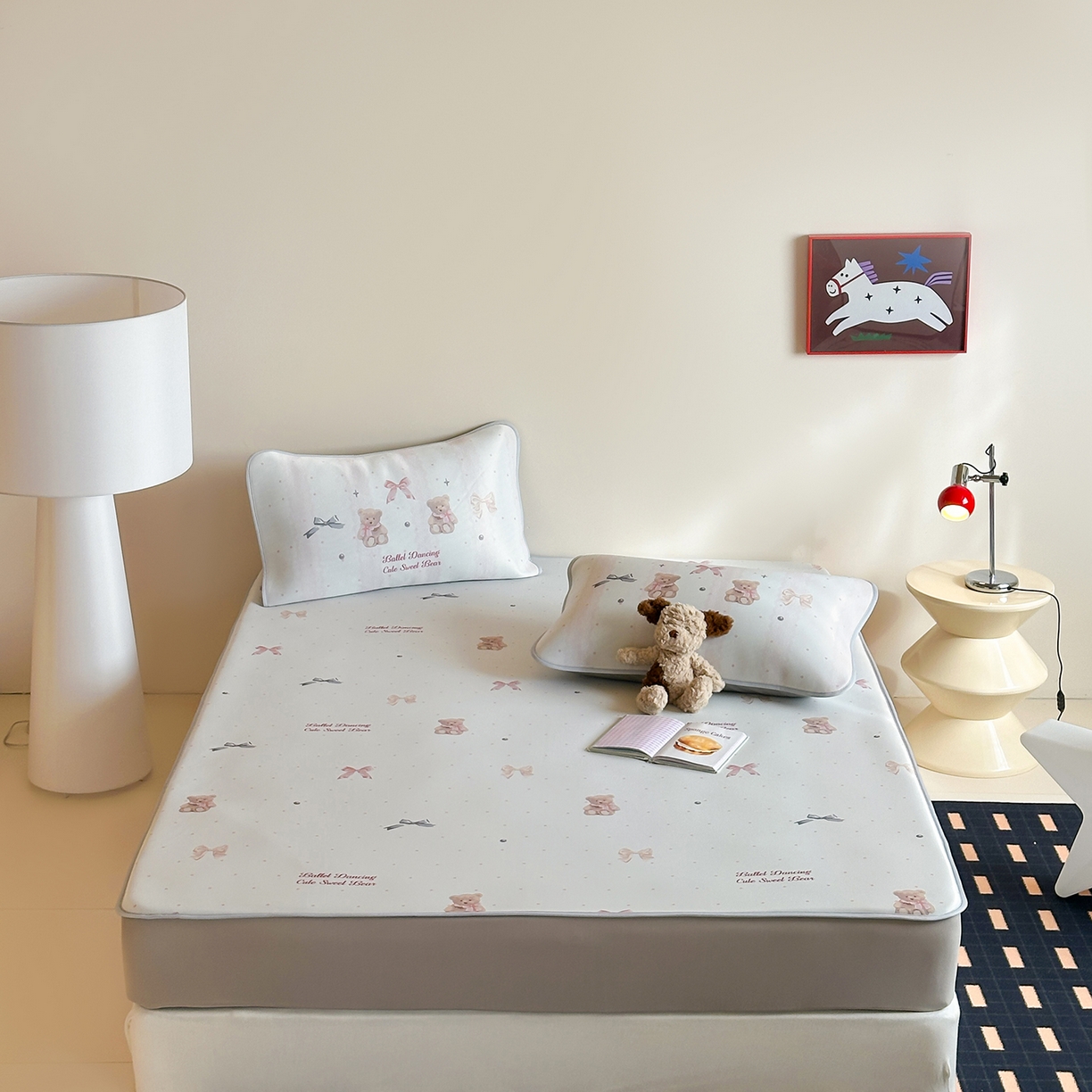 91家纺网 家纺一手货源 找家纺 JUICY 橘滋家纺 2026新款CoolAir沁氧数码印花冰感软凉席 珍珠小熊-床笠款