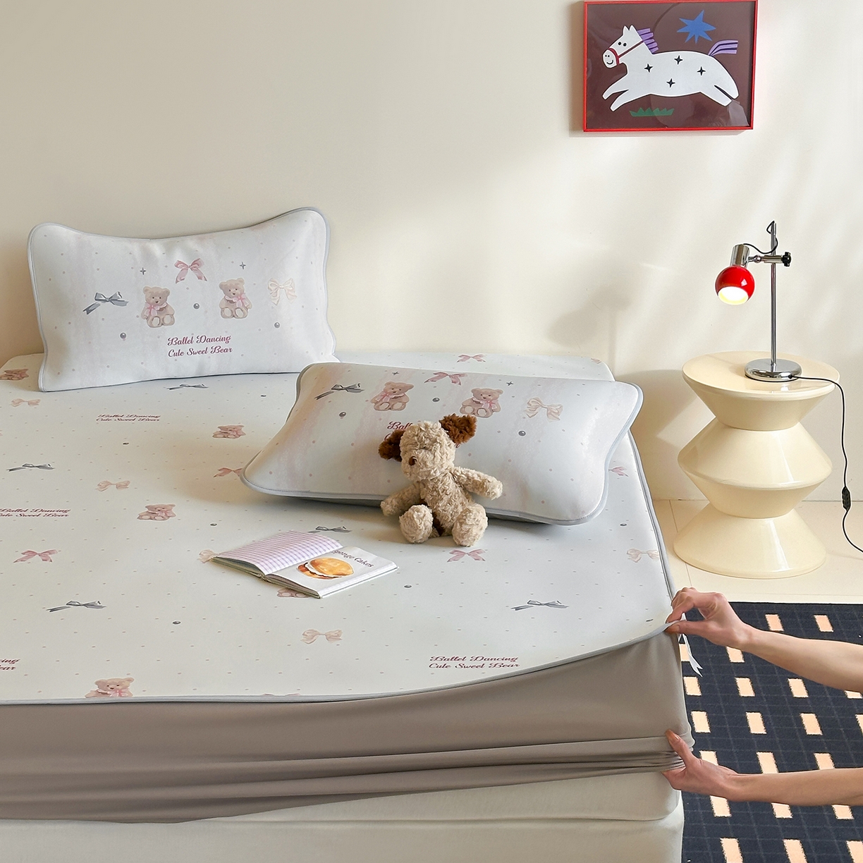 91家纺网 家纺一手货源 找家纺 JUICY 橘滋家纺 2026新款CoolAir沁氧数码印花冰感软凉席 珍珠小熊-床笠款