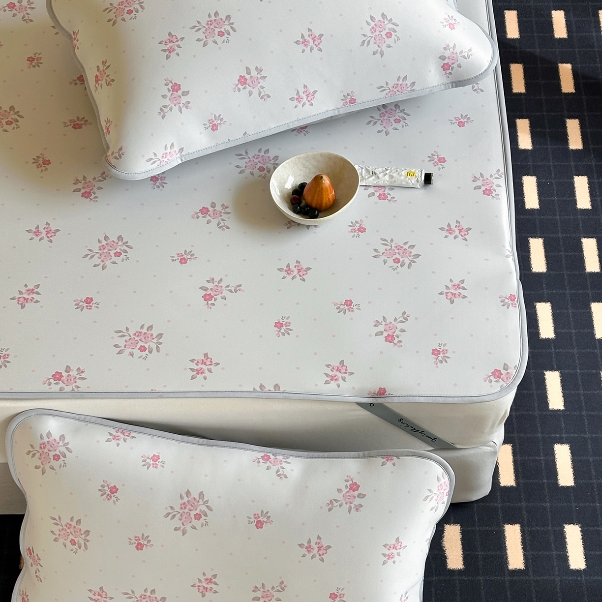 91家纺网 家纺一手货源 找家纺 JUICY 橘滋家纺 2026新款CoolAir沁氧数码印花冰感软凉席 淡粉手稿-平席款