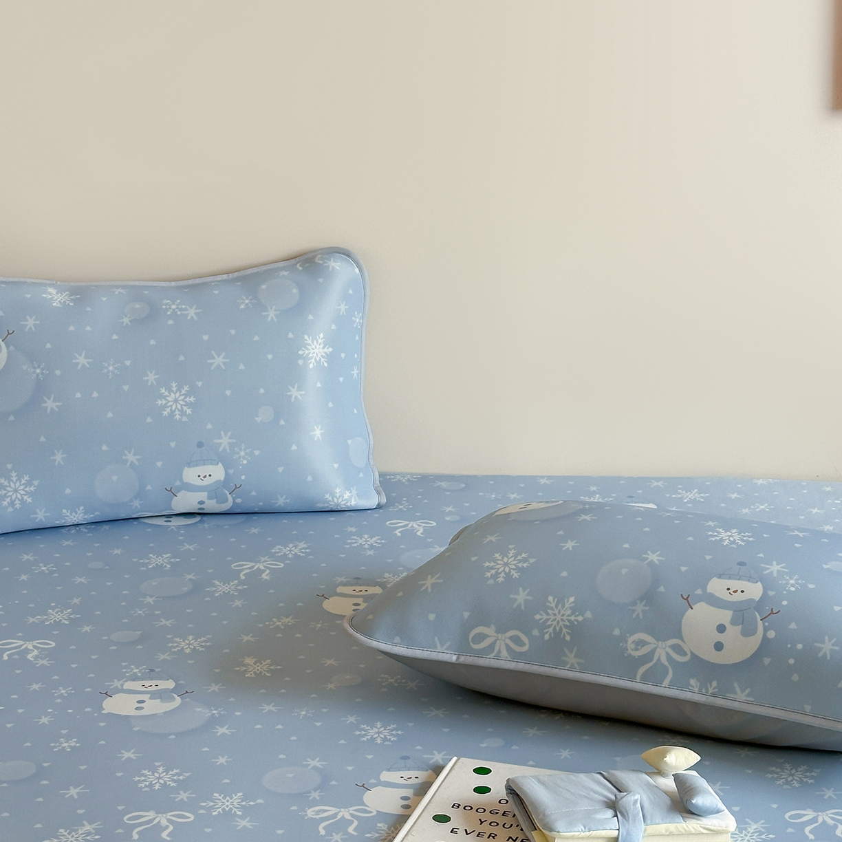 91家纺网 家纺一手货源 找家纺 JUICY 橘滋家纺 2026新款CoolAir沁氧数码印花冰感软凉席 蓝梦精灵-床笠款