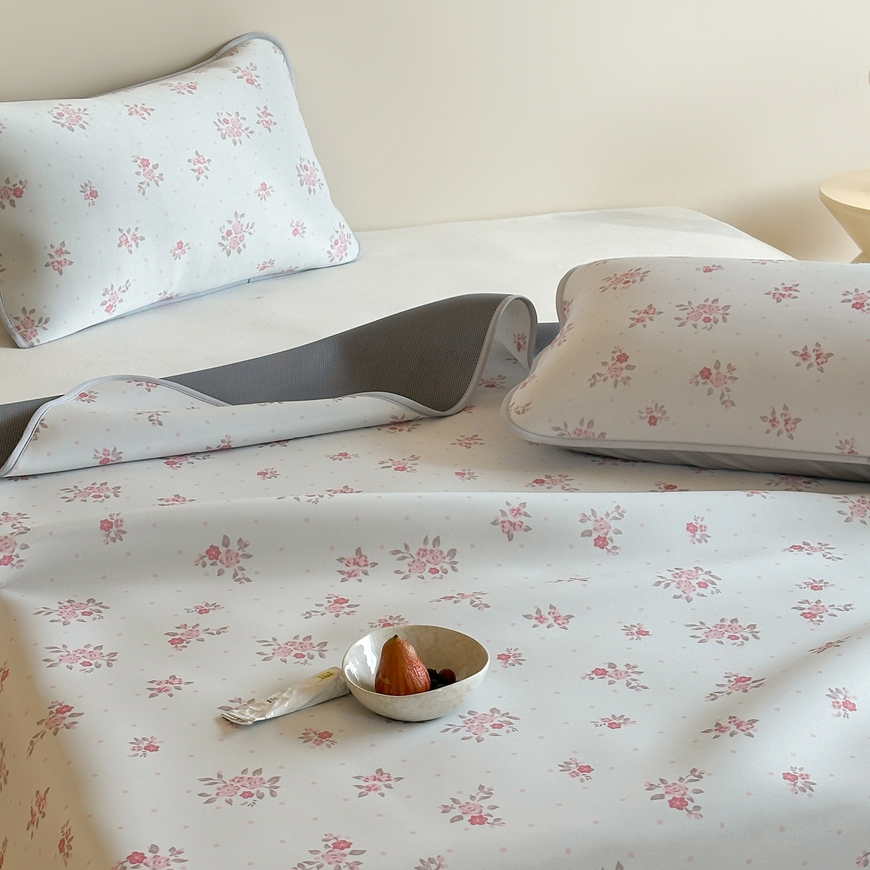 91家纺网 家纺一手货源 找家纺 JUICY 橘滋家纺 2026新款CoolAir沁氧数码印花冰感软凉席 淡粉手稿-平席款