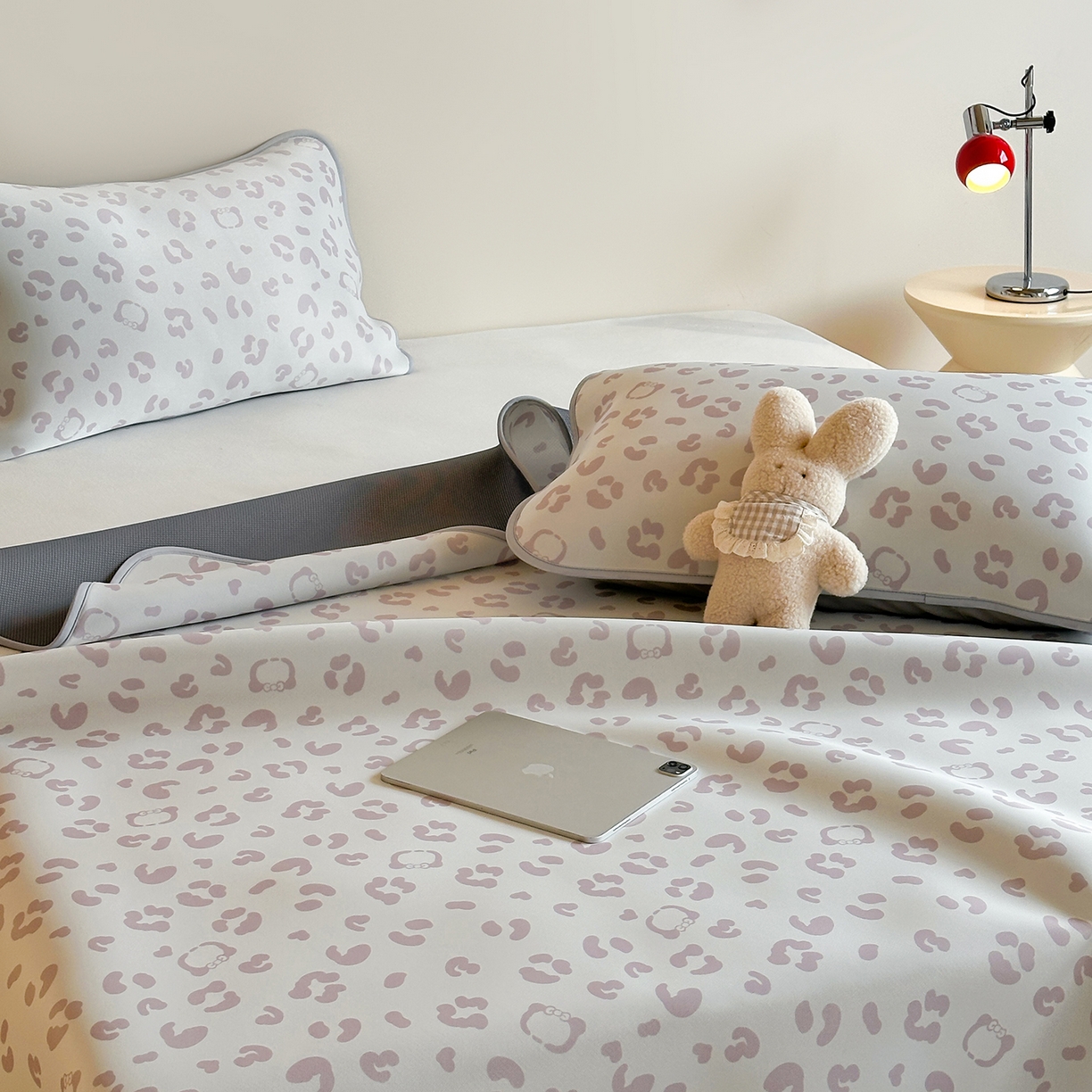 91家纺网 家纺一手货源 找家纺 JUICY 橘滋家纺 2026新款CoolAir沁氧数码印花冰感软凉席 豹纹丛林-平席款