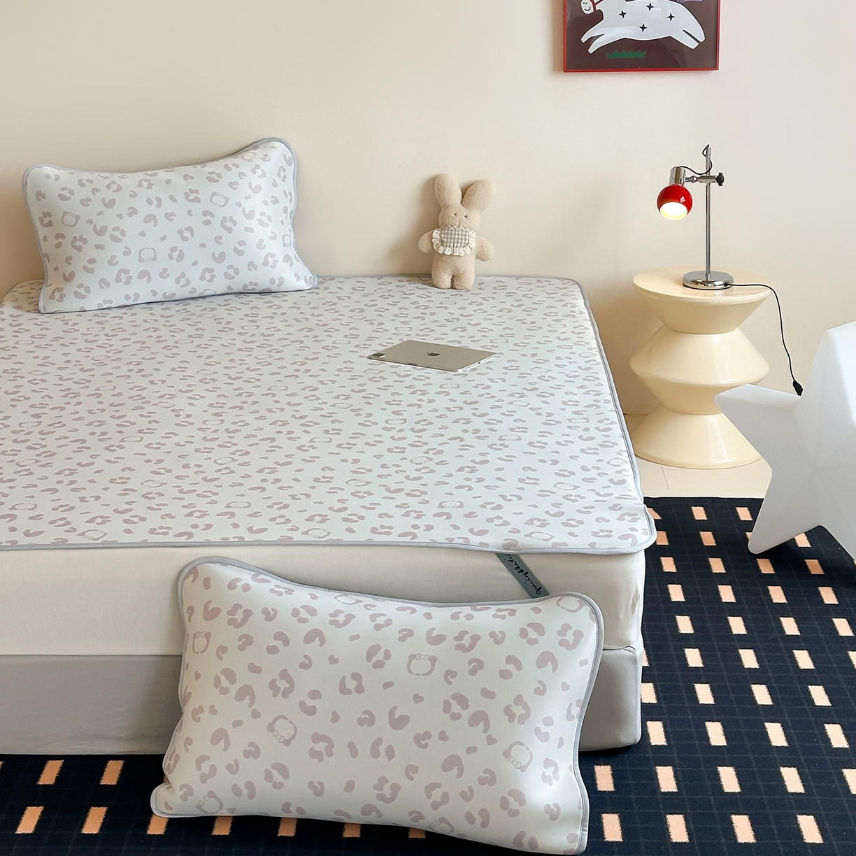 91家纺网 家纺一手货源 找家纺 JUICY 橘滋家纺 2026新款CoolAir沁氧数码印花冰感软凉席 豹纹丛林-平席款