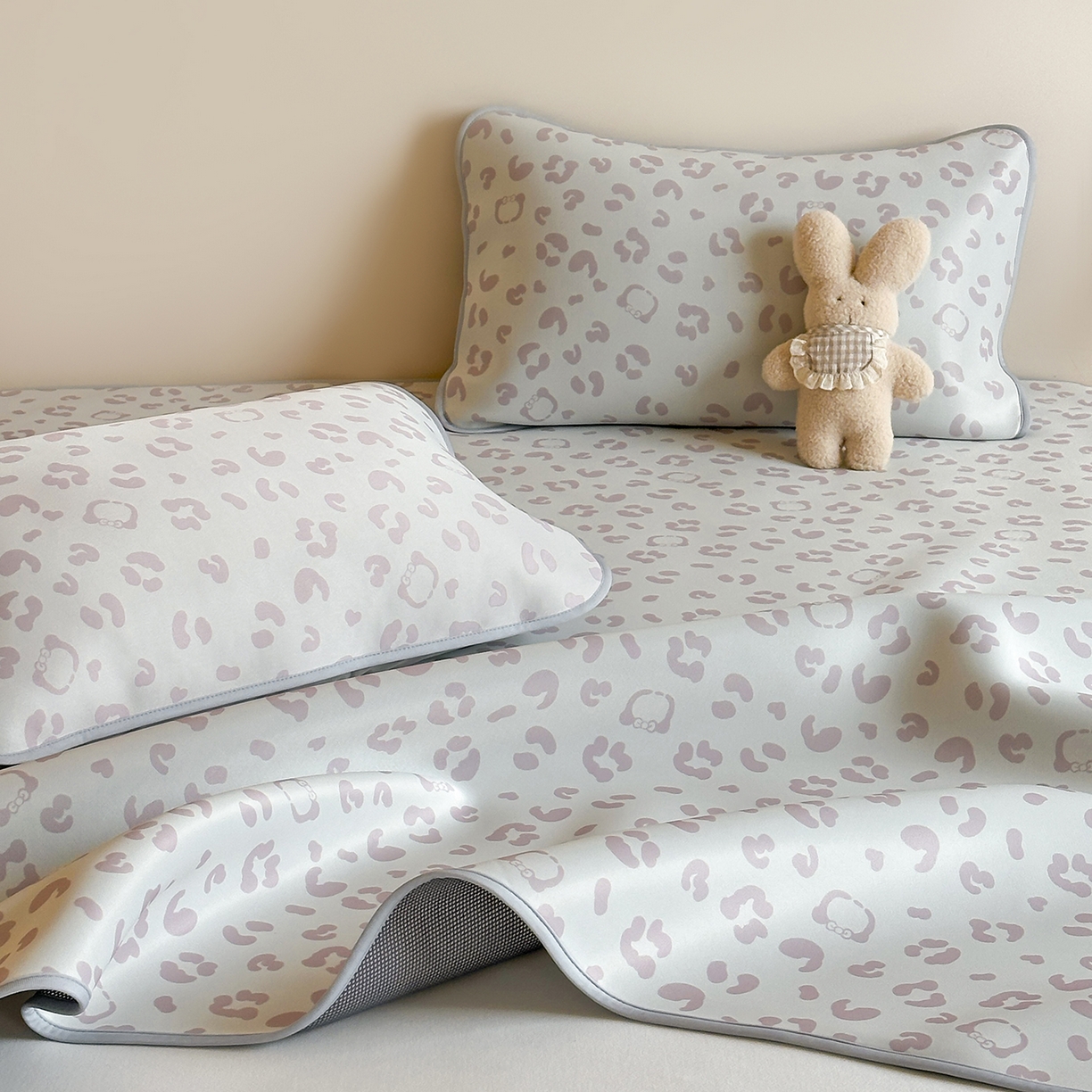 91家纺网 家纺一手货源 找家纺 JUICY 橘滋家纺 2026新款CoolAir沁氧数码印花冰感软凉席 豹纹丛林-平席款