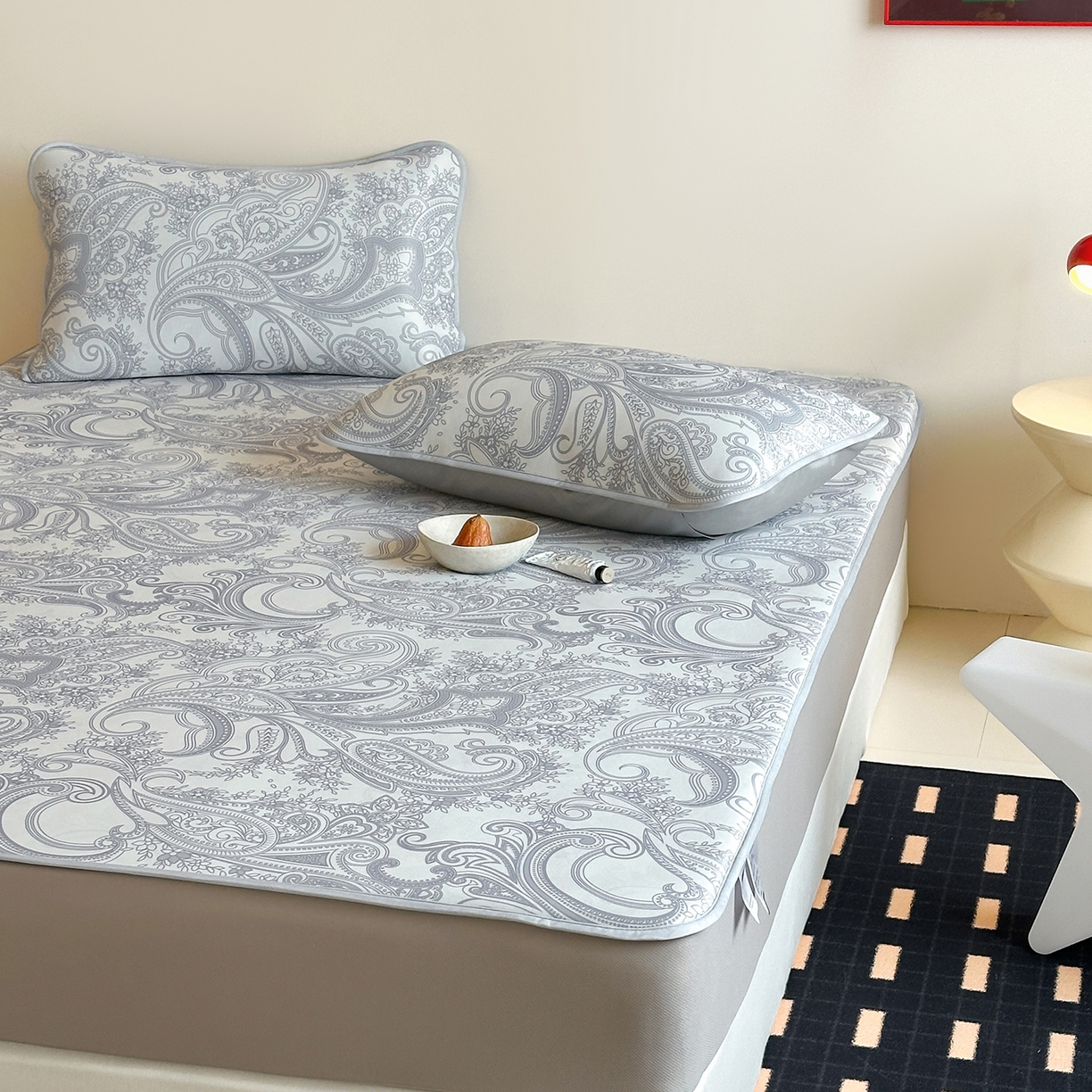 91家纺网 家纺一手货源 找家纺 JUICY 橘滋家纺 2026新款CoolAir沁氧数码印花冰感软凉席 佩斯利-床笠款