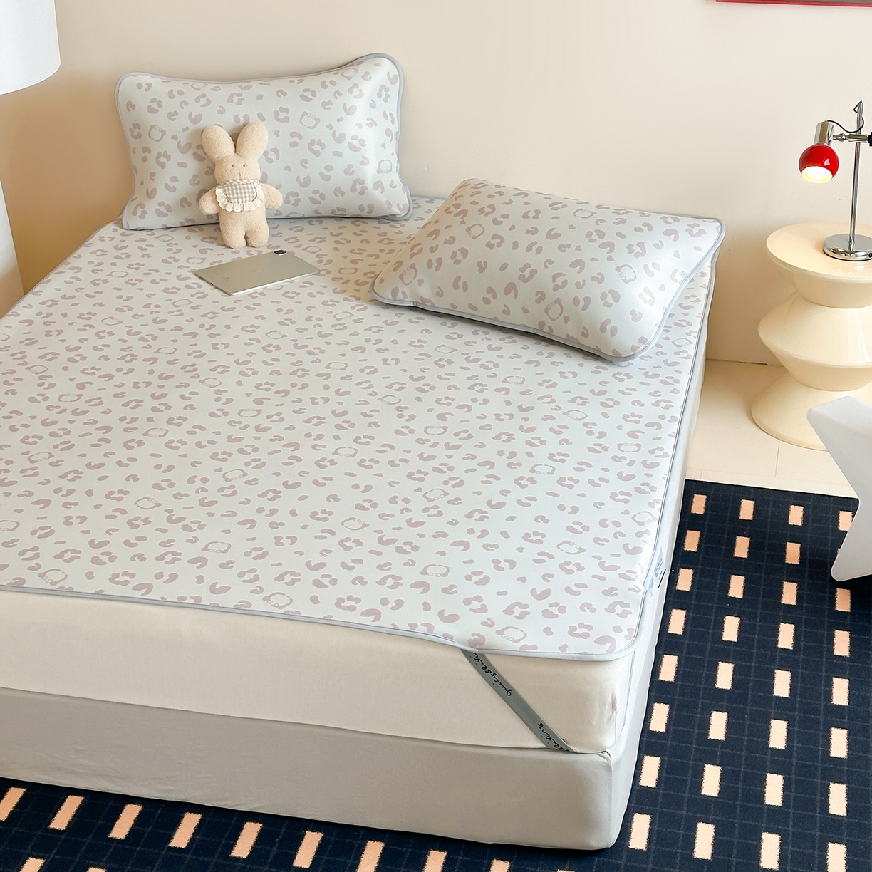 91家纺网 家纺一手货源 找家纺 JUICY 橘滋家纺 2026新款CoolAir沁氧数码印花冰感软凉席 豹纹丛林-平席款