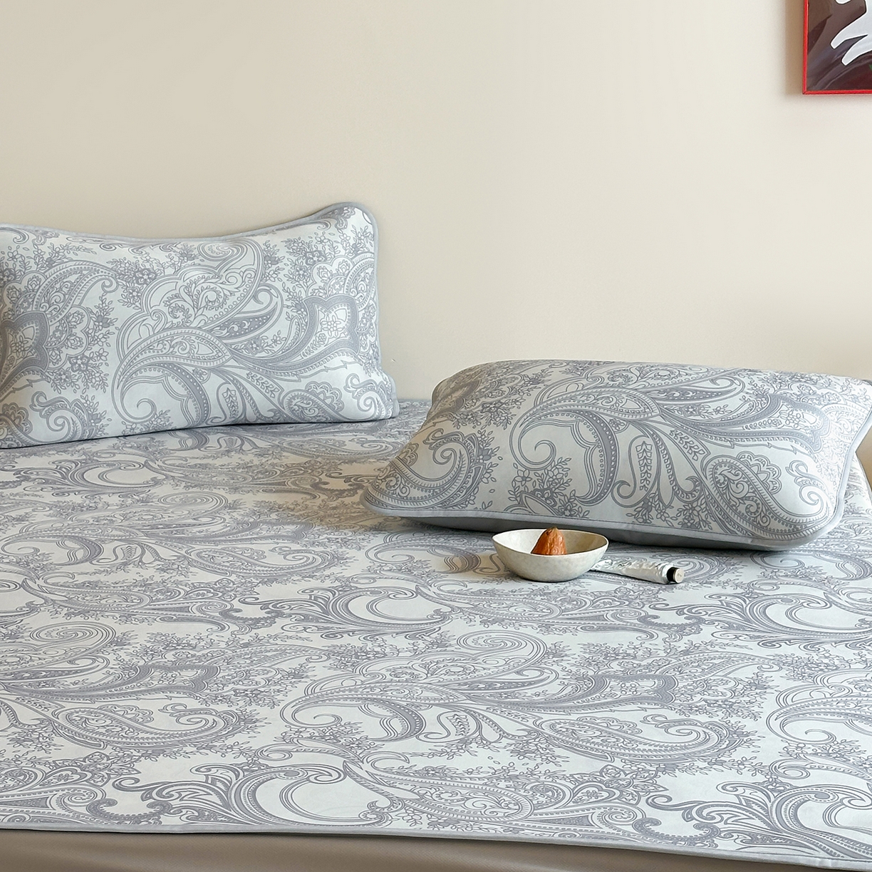 91家纺网 家纺一手货源 找家纺 JUICY 橘滋家纺 2026新款CoolAir沁氧数码印花冰感软凉席 佩斯利-床笠款