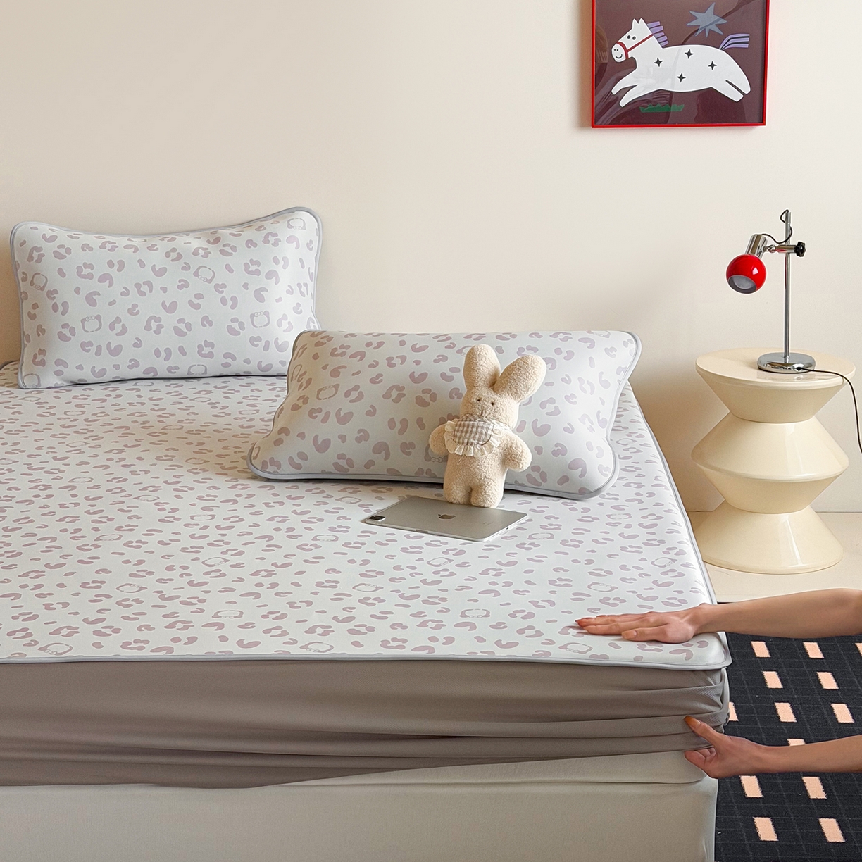 91家纺网 家纺一手货源 找家纺 JUICY 橘滋家纺 2026新款CoolAir沁氧数码印花冰感软凉席 豹纹丛林-床笠款