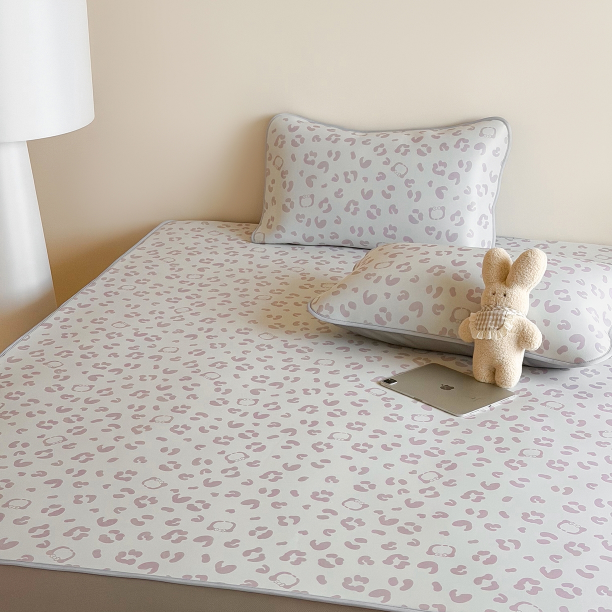 91家纺网 家纺一手货源 找家纺 JUICY 橘滋家纺 2026新款CoolAir沁氧数码印花冰感软凉席 豹纹丛林-床笠款