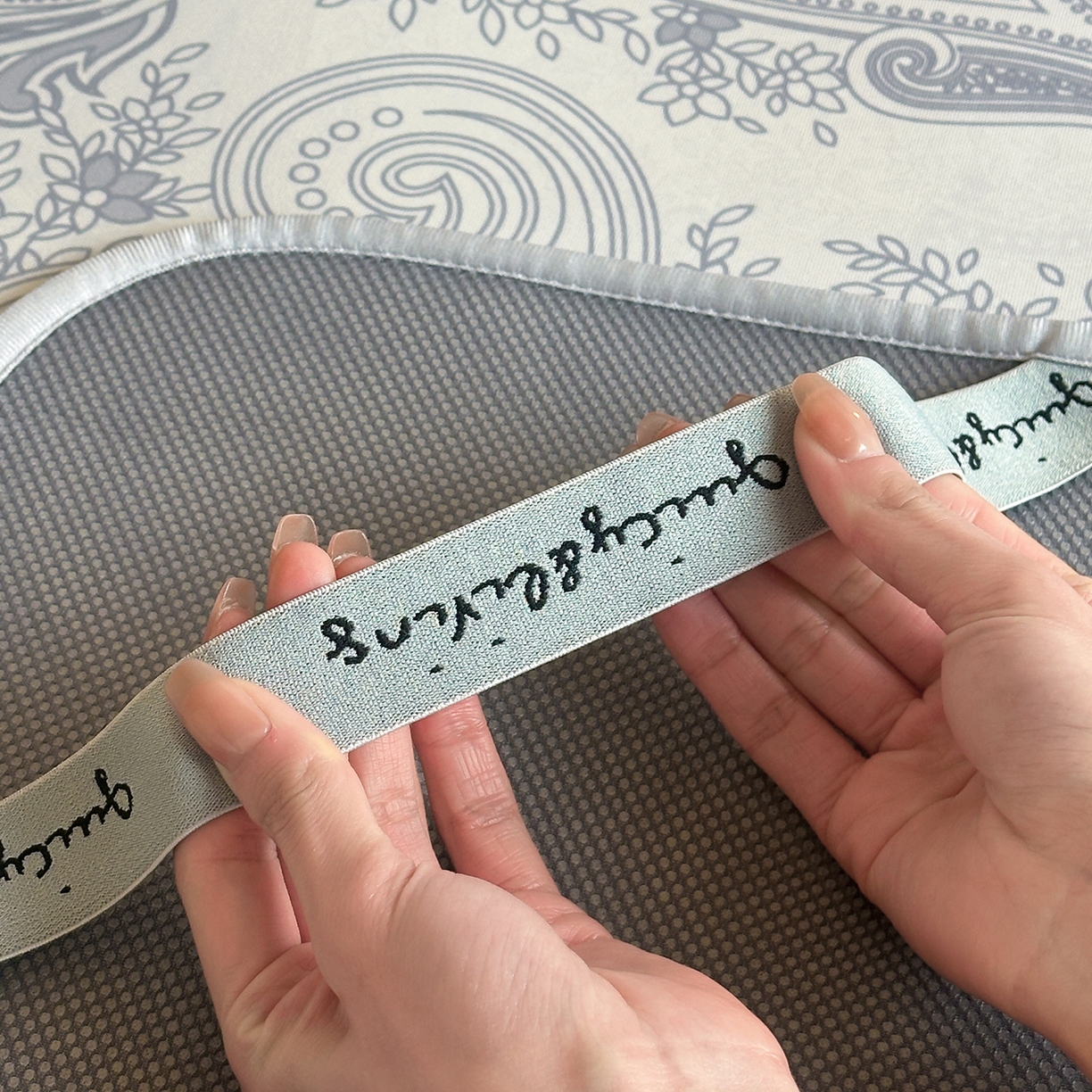 91家纺网 家纺一手货源 找家纺 JUICY 橘滋家纺 2026新款CoolAir沁氧数码印花冰感软凉席 佩斯利-平席款