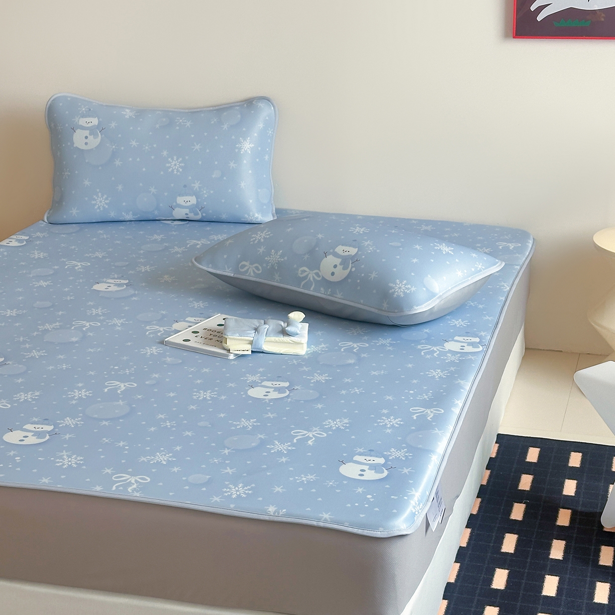 91家纺网 家纺一手货源 找家纺 JUICY 橘滋家纺 2026新款CoolAir沁氧数码印花冰感软凉席 蓝梦精灵-床笠款