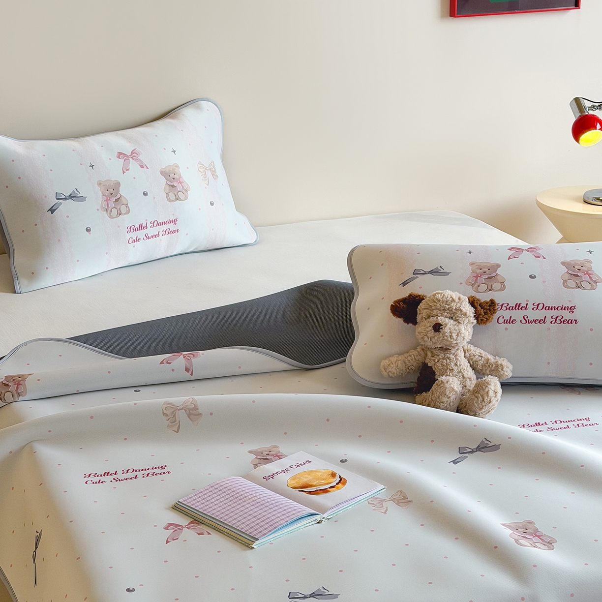 91家纺网 家纺一手货源 找家纺 JUICY 橘滋家纺 2026新款CoolAir沁氧数码印花冰感软凉席 珍珠小熊-平席款