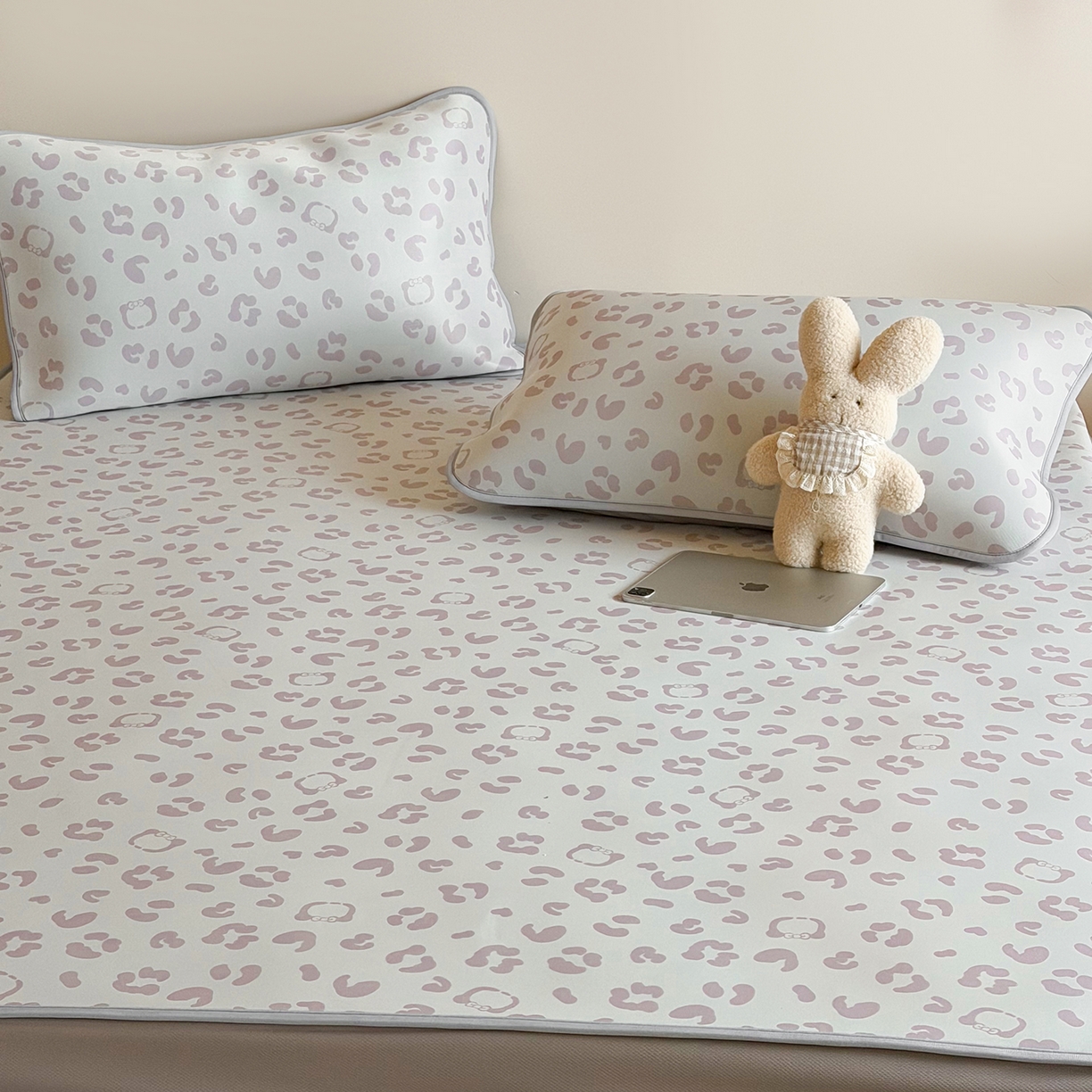 91家纺网 家纺一手货源 找家纺 JUICY 橘滋家纺 2026新款CoolAir沁氧数码印花冰感软凉席 豹纹丛林-床笠款