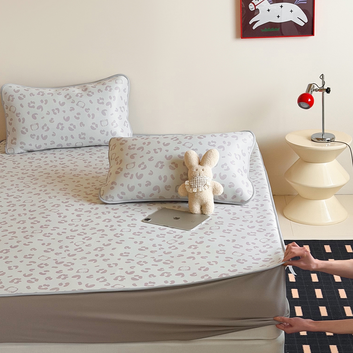 91家纺网 家纺一手货源 找家纺 JUICY 橘滋家纺 2026新款CoolAir沁氧数码印花冰感软凉席 豹纹丛林-床笠款