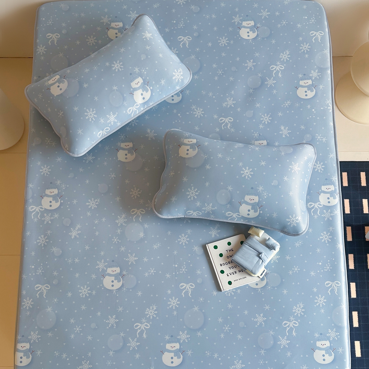 91家纺网 家纺一手货源 找家纺 JUICY 橘滋家纺 2026新款CoolAir沁氧数码印花冰感软凉席 蓝梦精灵-床笠款