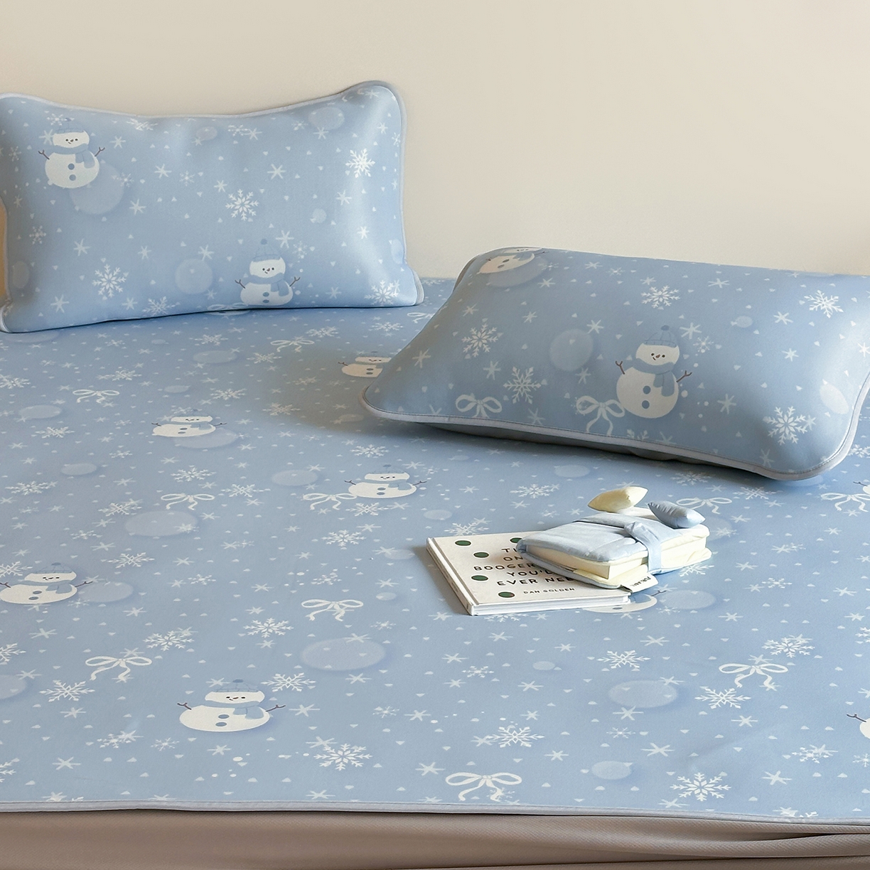 91家纺网 家纺一手货源 找家纺 JUICY 橘滋家纺 2026新款CoolAir沁氧数码印花冰感软凉席 蓝梦精灵-床笠款