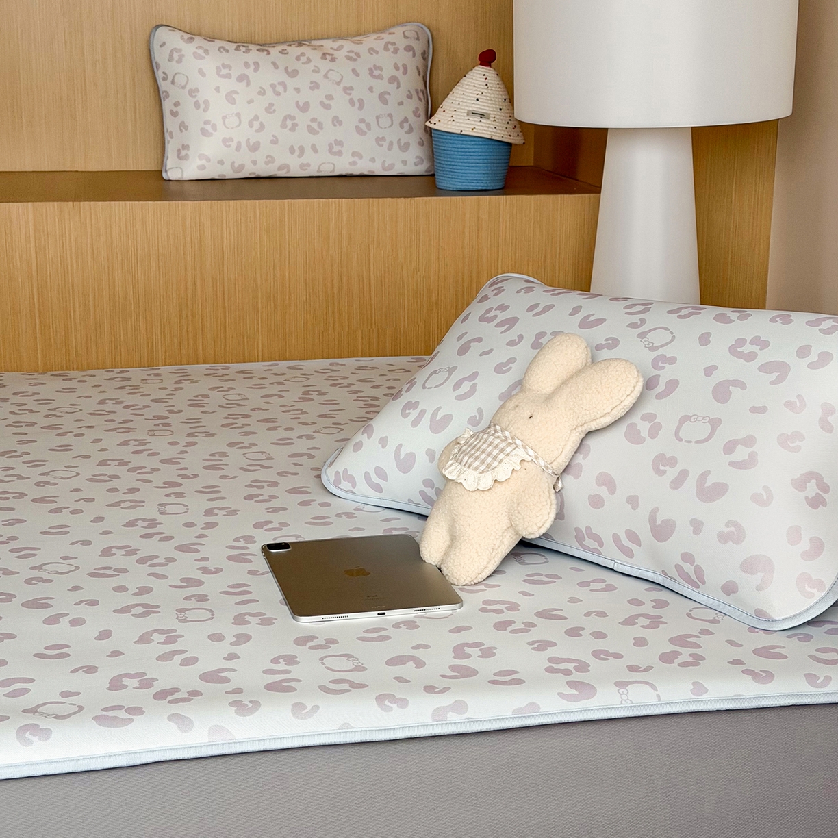 91家纺网 家纺一手货源 找家纺 JUICY 橘滋家纺 2026新款CoolAir沁氧数码印花冰感软凉席 豹纹丛林-床笠款