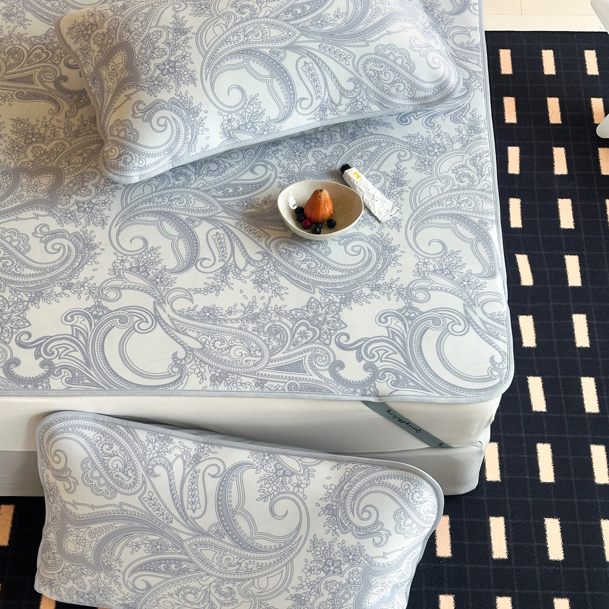 91家纺网 家纺一手货源 找家纺 JUICY 橘滋家纺 2026新款CoolAir沁氧数码印花冰感软凉席 佩斯利-平席款