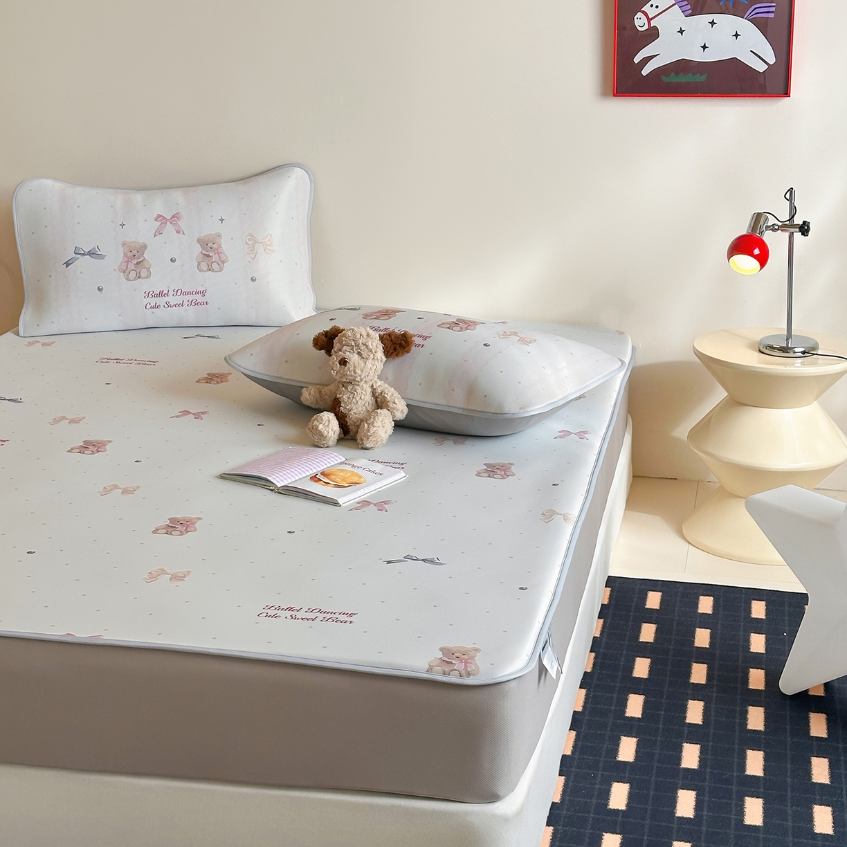 91家纺网 家纺一手货源 找家纺 JUICY 橘滋家纺 2026新款CoolAir沁氧数码印花冰感软凉席 珍珠小熊-床笠款