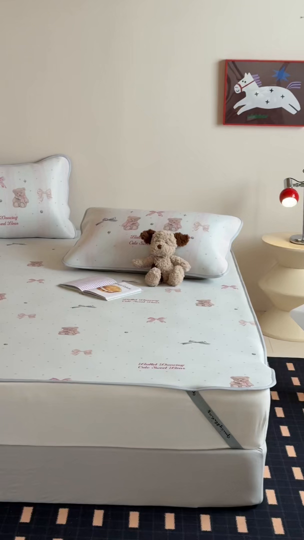 91家纺网 家纺一手货源 找家纺 JUICY 橘滋家纺 2026新款CoolAir沁氧数码印花冰感软凉席 珍珠小熊-平席款