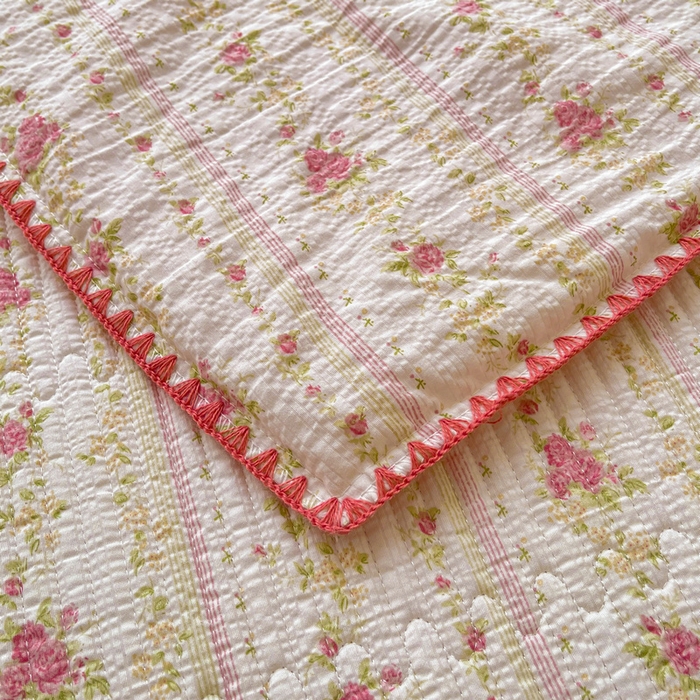 91家纺网 家纺一手货源 找家纺 梵朴 2026新款A类泡芙双层纱贝壳边床盖夏被四件套三角针夏凉被空调被 春日花语