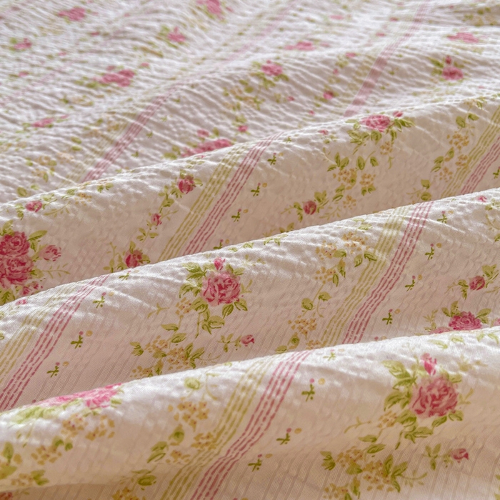 91家纺网 家纺一手货源 找家纺 梵朴 2026新款A类泡芙双层纱贝壳边床盖夏被四件套三角针夏凉被空调被 春日花语