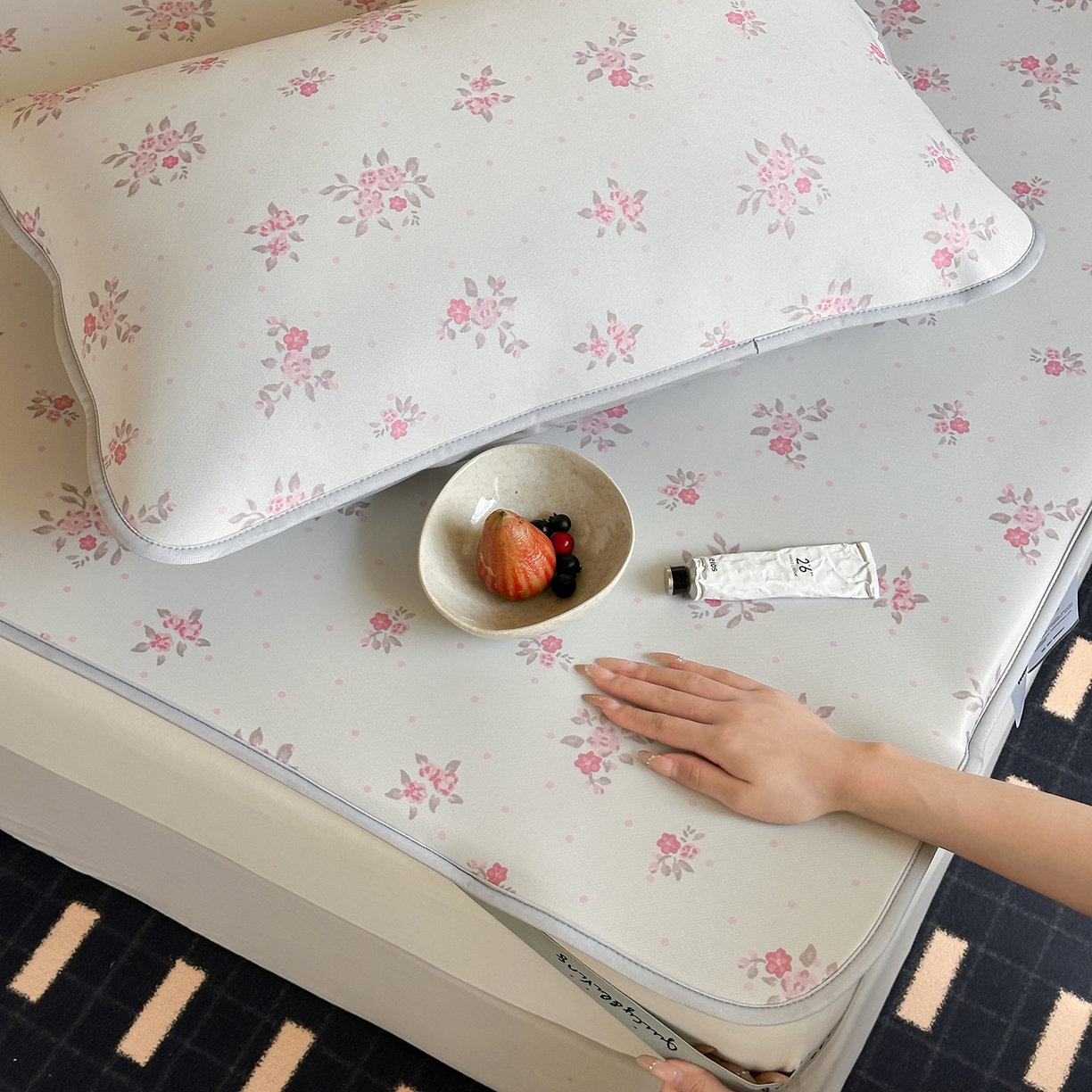 91家纺网 家纺一手货源 找家纺 JUICY 橘滋家纺 2026新款CoolAir沁氧数码印花冰感软凉席 淡粉手稿-平席款