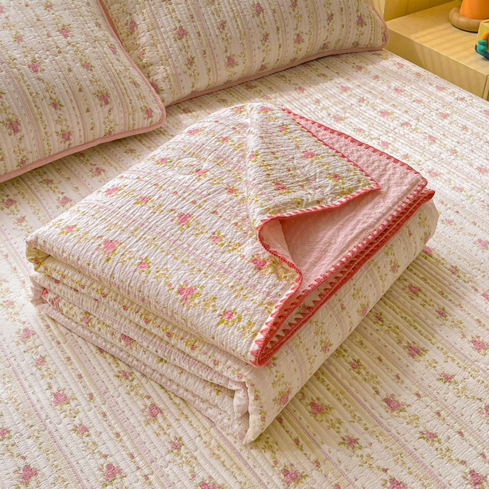 91家纺网 家纺一手货源 找家纺 梵朴 2026新款A类泡芙双层纱贝壳边床盖夏被四件套三角针夏凉被空调被 春日花语