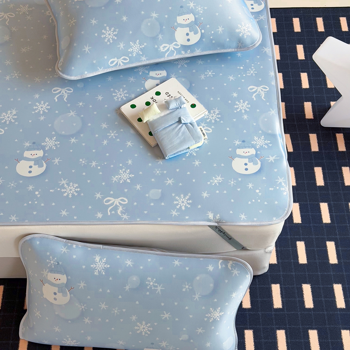 91家纺网 家纺一手货源 找家纺 JUICY 橘滋家纺 2026新款CoolAir沁氧数码印花冰感软凉席 蓝梦精灵-平席款