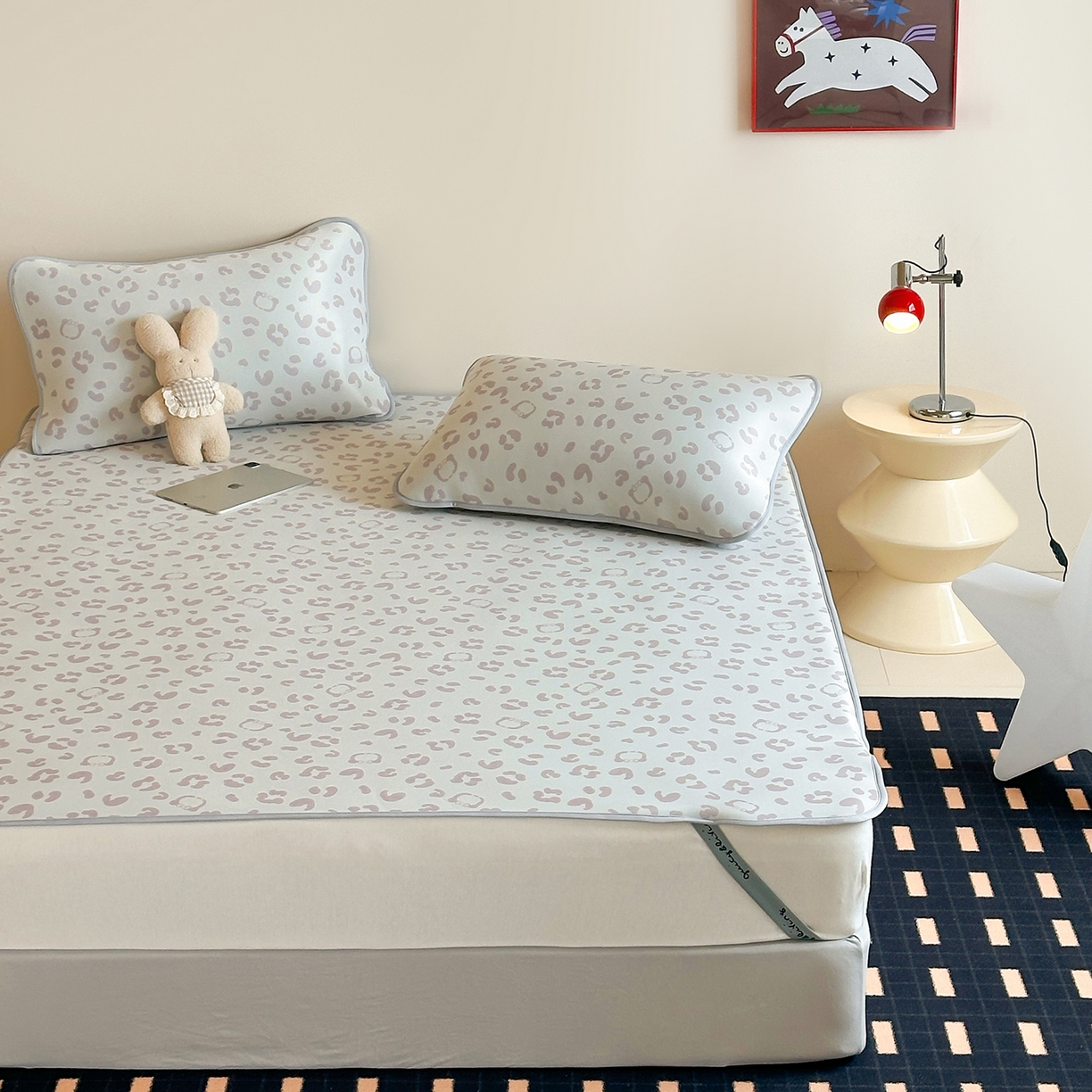 91家纺网 家纺一手货源 找家纺 JUICY 橘滋家纺 2026新款CoolAir沁氧数码印花冰感软凉席 豹纹丛林-平席款