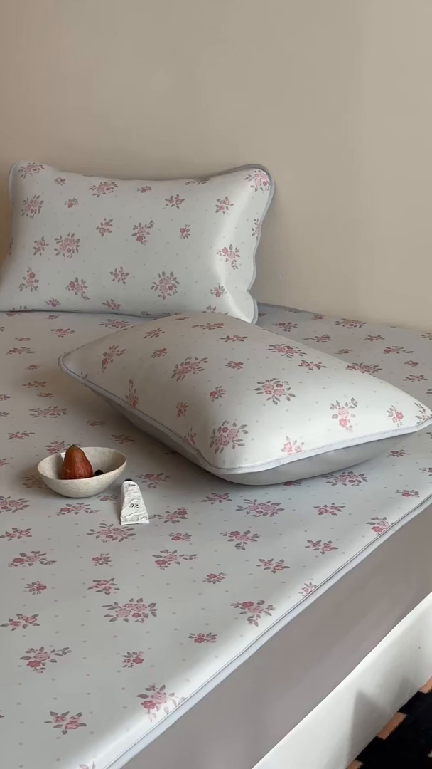 91家纺网 家纺一手货源 找家纺 JUICY 橘滋家纺 2026新款CoolAir沁氧数码印花冰感软凉席 淡粉手稿-床笠款