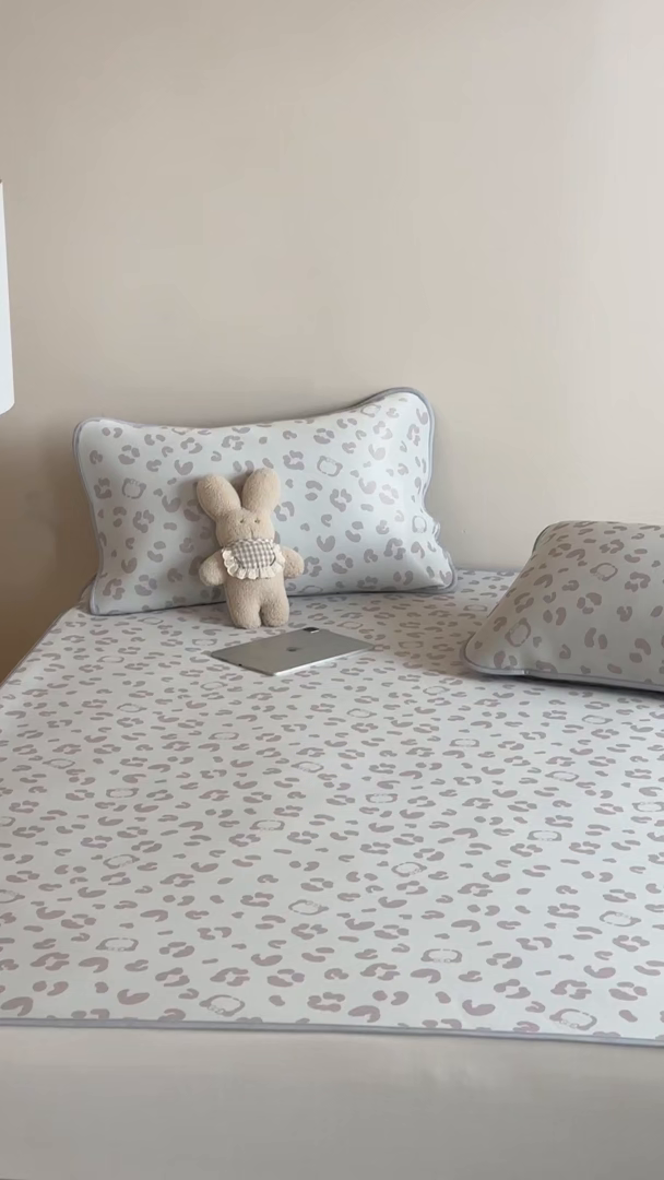 91家纺网 家纺一手货源 找家纺 JUICY 橘滋家纺 2026新款CoolAir沁氧数码印花冰感软凉席 豹纹丛林-平席款