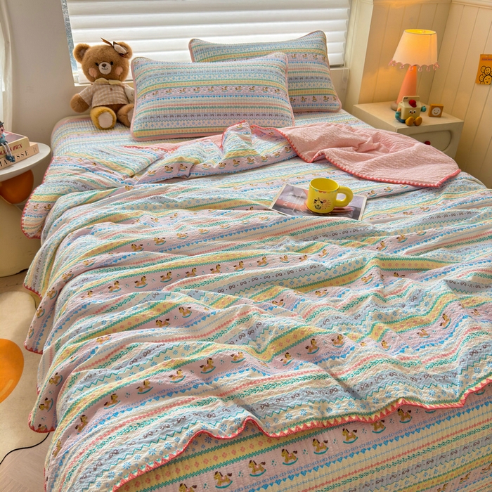 91家纺网 家纺一手货源 找家纺 梵朴 2026新款A类泡芙双层纱贝壳边床盖夏被四件套三角针夏凉被空调被 费尔岛木马