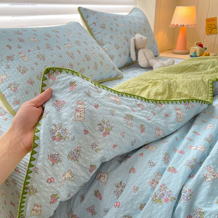 91家纺网 家纺一手货源 找家纺 梵朴 2026新款A类泡芙双层纱贝壳边床盖夏被四件套三角针夏凉被空调被 花从小兔