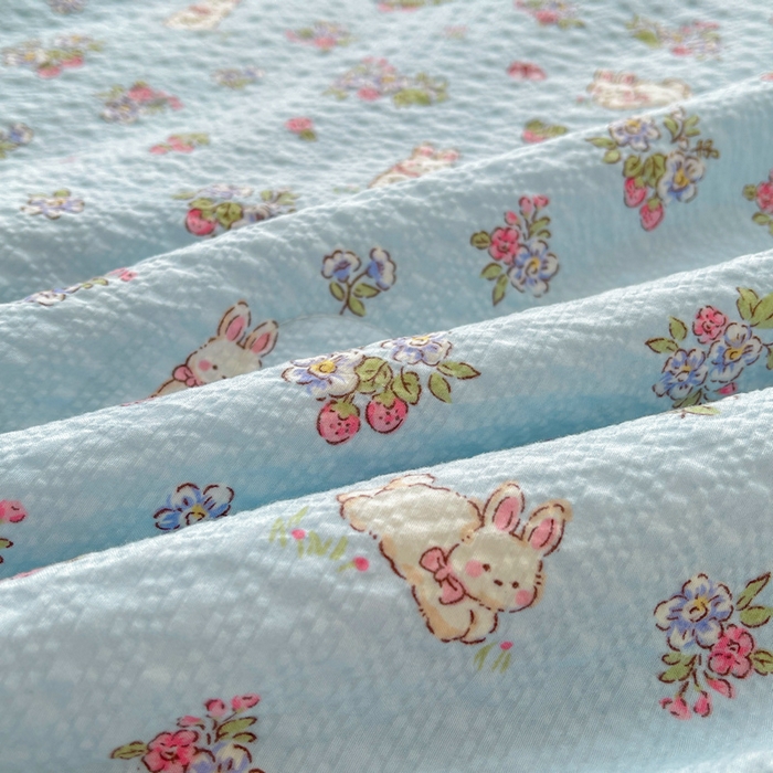 91家纺网 家纺一手货源 找家纺 梵朴 2026新款A类泡芙双层纱贝壳边床盖夏被四件套三角针夏凉被空调被 花从小兔