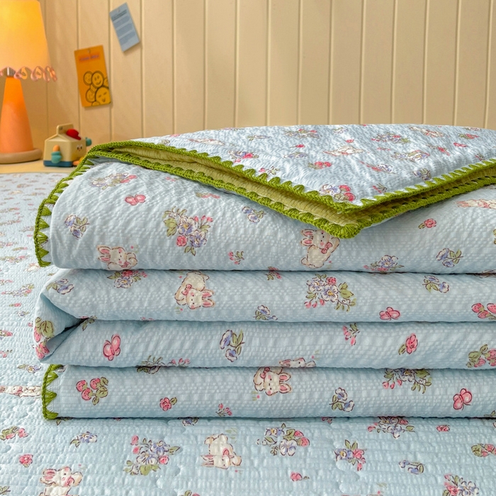 91家纺网 家纺一手货源 找家纺 梵朴 2026新款A类泡芙双层纱贝壳边床盖夏被四件套三角针夏凉被空调被 花从小兔