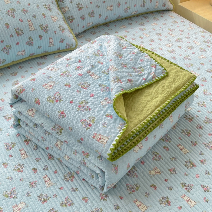 91家纺网 家纺一手货源 找家纺 梵朴 2026新款A类泡芙双层纱贝壳边床盖夏被四件套三角针夏凉被空调被 花从小兔