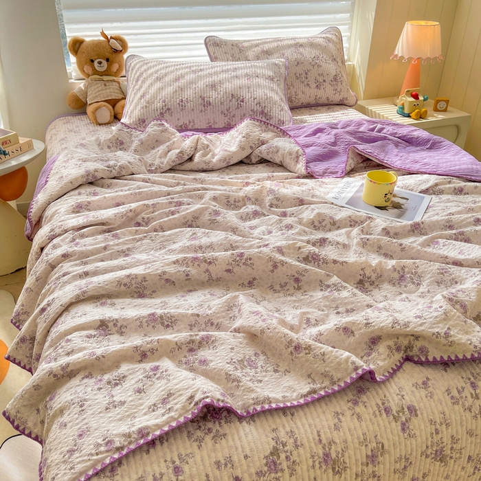 91家纺网 家纺一手货源 找家纺 梵朴 2026新款A类泡芙双层纱贝壳边床盖夏被四件套三角针夏凉被空调被 花季紫
