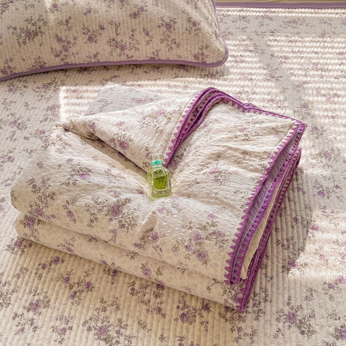 91家纺网 家纺一手货源 找家纺 梵朴 2026新款A类泡芙双层纱贝壳边床盖夏被四件套三角针夏凉被空调被 花季紫