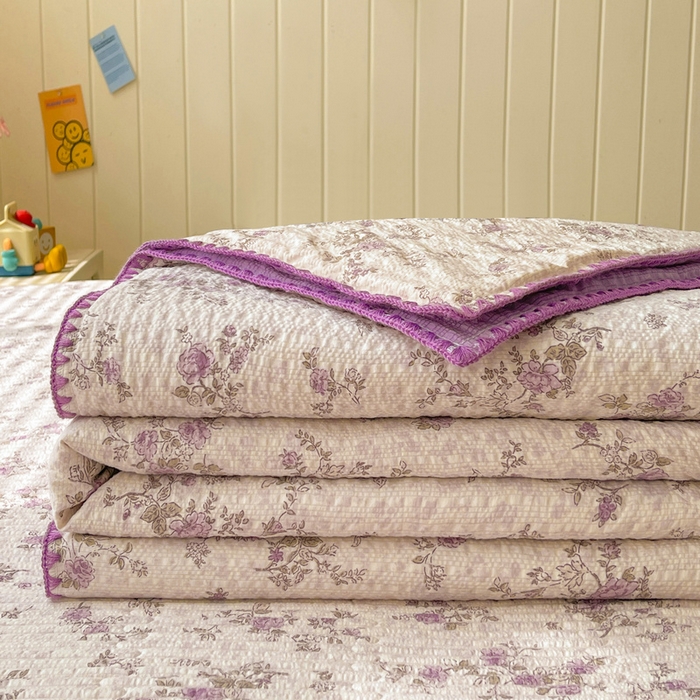 91家纺网 家纺一手货源 找家纺 梵朴 2026新款A类泡芙双层纱贝壳边床盖夏被四件套三角针夏凉被空调被 花季紫