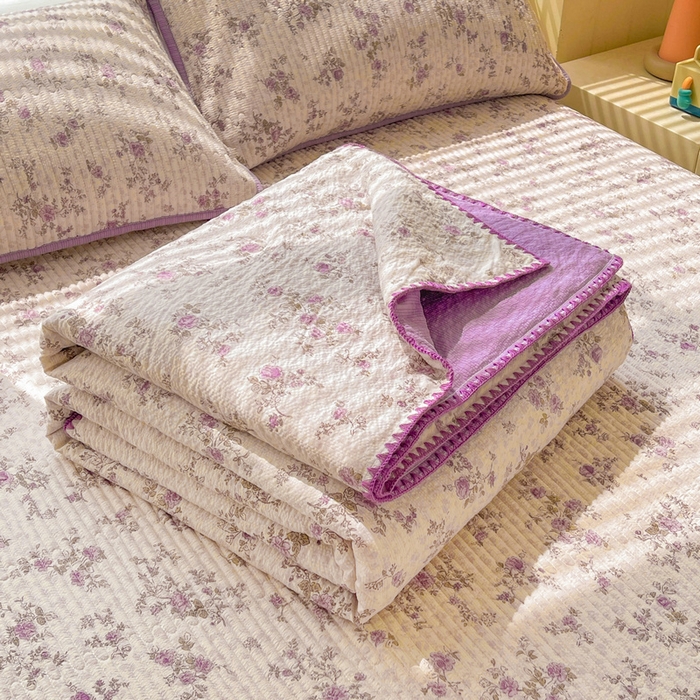 91家纺网 家纺一手货源 找家纺 梵朴 2026新款A类泡芙双层纱贝壳边床盖夏被四件套三角针夏凉被空调被 花季紫