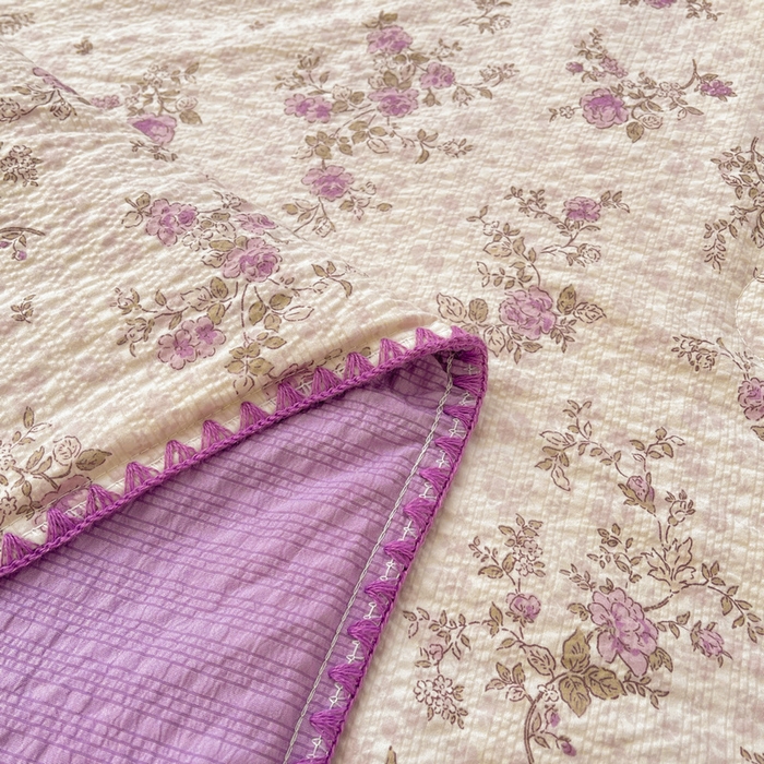 91家纺网 家纺一手货源 找家纺 梵朴 2026新款A类泡芙双层纱贝壳边床盖夏被四件套三角针夏凉被空调被 花季紫