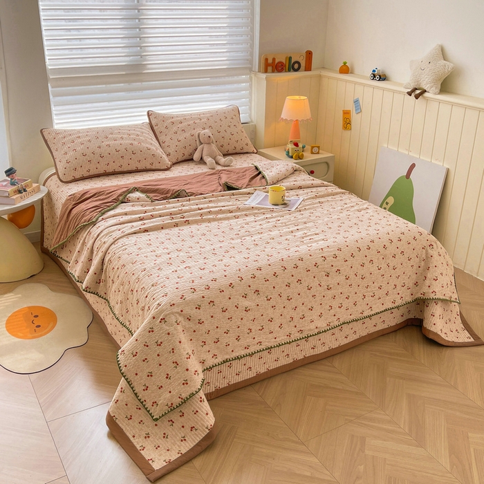 91家纺网 家纺一手货源 找家纺 梵朴 2026新款A类泡芙双层纱贝壳边床盖夏被四件套三角针夏凉被空调被 酒渍樱桃