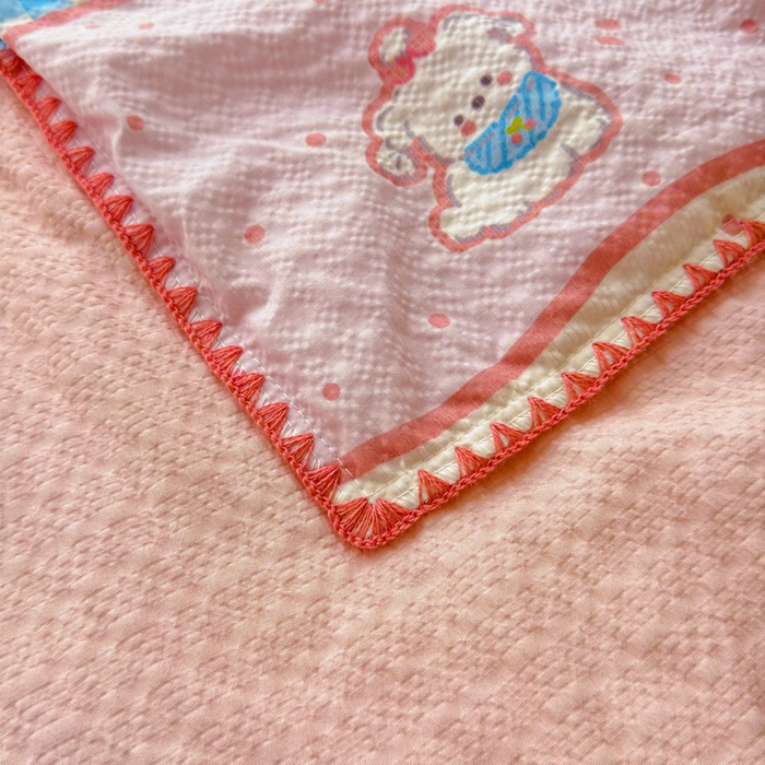 91家纺网 家纺一手货源 找家纺 梵朴 2026新款A类泡芙双层纱贝壳边床盖夏被四件套三角针夏凉被空调被 快乐小狗