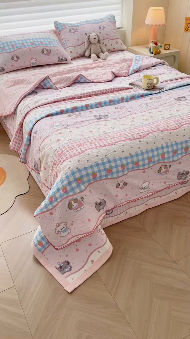 91家纺网 家纺一手货源 找家纺 梵朴 2026新款A类泡芙双层纱贝壳边床盖夏被四件套三角针夏凉被空调被 快乐小狗