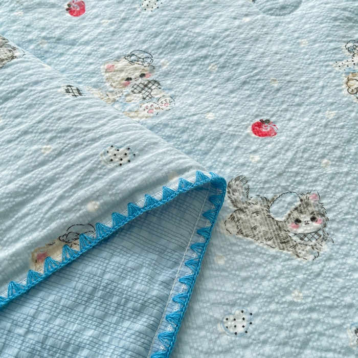 91家纺网 家纺一手货源 找家纺 梵朴 2026新款A类泡芙双层纱贝壳边床盖夏被四件套三角针夏凉被空调被 猫咪蓝