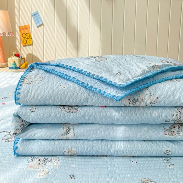 91家纺网 家纺一手货源 找家纺 梵朴 2026新款A类泡芙双层纱贝壳边床盖夏被四件套三角针夏凉被空调被 猫咪蓝