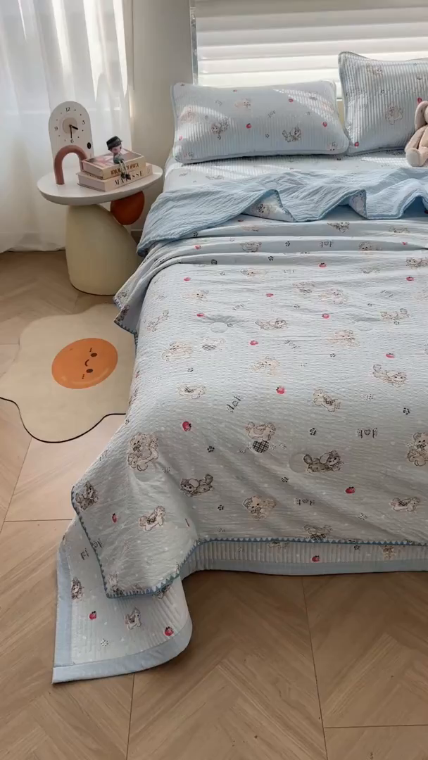 91家纺网 家纺一手货源 找家纺 梵朴 2026新款A类泡芙双层纱贝壳边床盖夏被四件套三角针夏凉被空调被 猫咪蓝