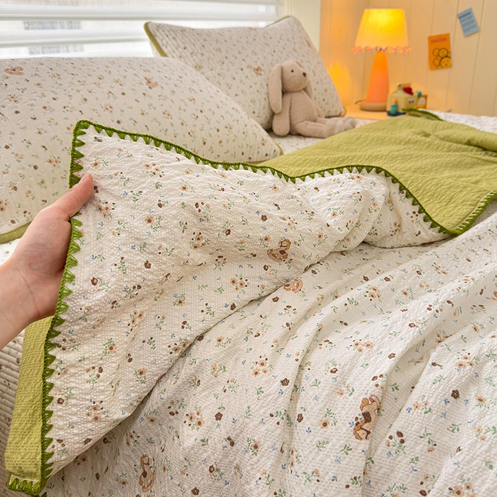 91家纺网 家纺一手货源 找家纺 梵朴 2026新款A类泡芙双层纱贝壳边床盖夏被四件套三角针夏凉被空调被 木马小花