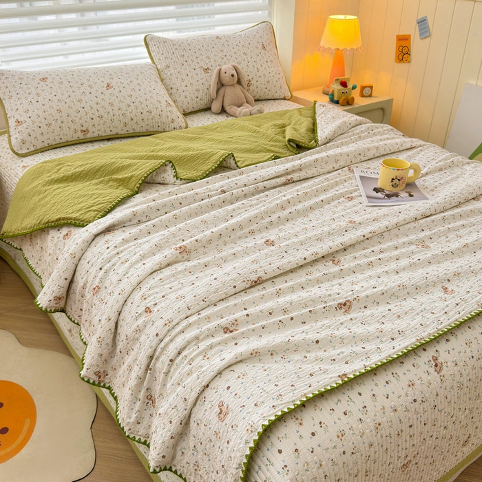 91家纺网 家纺一手货源 找家纺 梵朴 2026新款A类泡芙双层纱贝壳边床盖夏被四件套三角针夏凉被空调被 木马小花